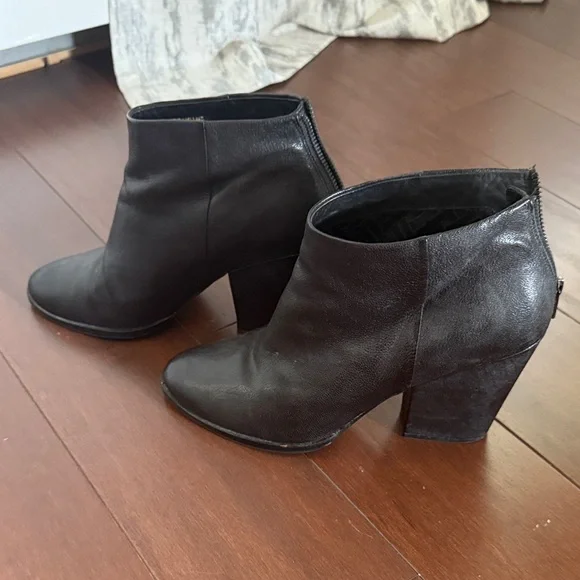 Cole Haan Black Chelsea Ankle Boots with Block Heel Size 9.5 - Picture 2 of 5